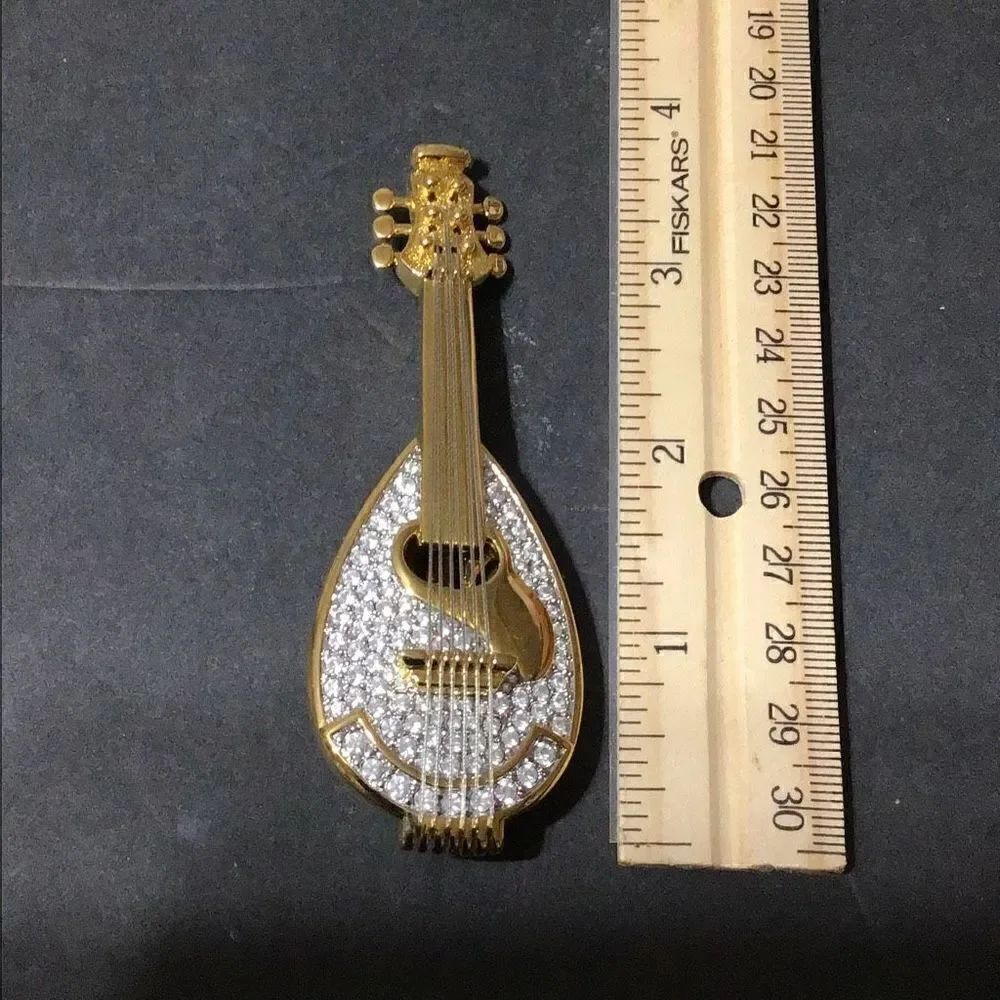 Vintage ornate crystal mandolin broach